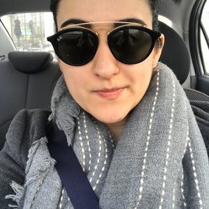 Meet your Posher, Adelina